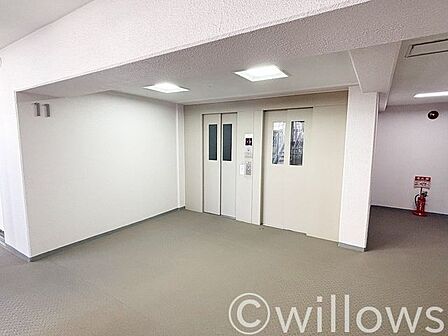 エレベーターはもちろん完備。防犯カメラ付きで防犯対策もしっかりとしており、1人でも安心して利用できます。