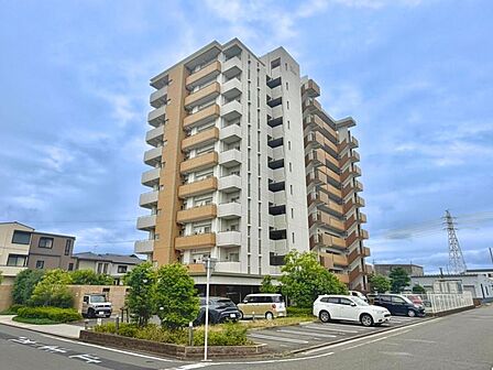 最寄りのバス停まで徒歩約4分で通勤・通学に便利な立地です!