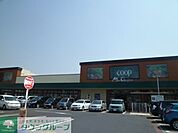 ユーコープ 徒歩3分。スーパー 200m