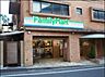 周辺：ファミリーマート上原三丁目店 徒歩1分。コンビニ 80m