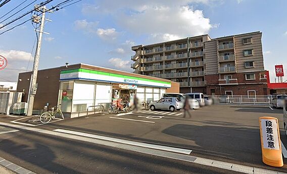 ファミリーマー...
