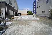 手前が1号棟、奥が2号棟。