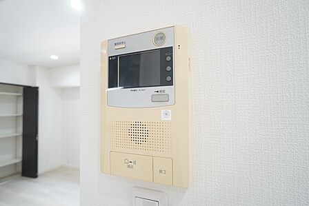 防犯性、セキュリティ対策に安心できるテレビモニター付きインターフォンです。セールスマン対策にもなり安心できます。