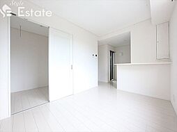 ロイヤルレジデンス高畑 4階1LDKのリビング/ダイニング