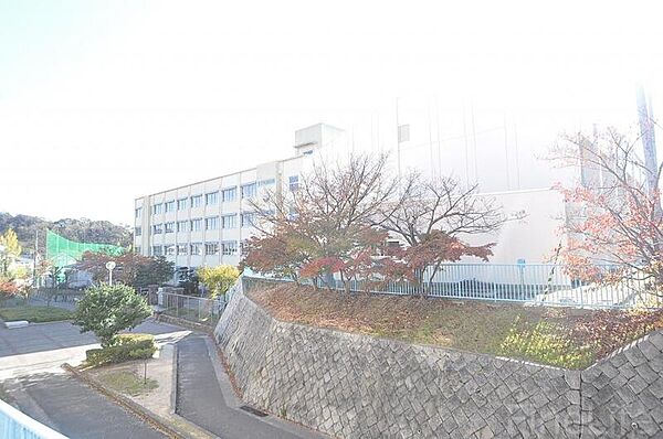画像27:神戸市立高倉中学校 1137m