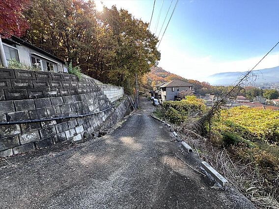 西側前面道路（...