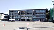 甲府市立千塚小学校まで217m