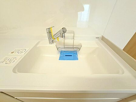 浄水器付きキッチン水栓 キッチンの水栓には、浄水器を標準装備。水道水をそのまま飲むことができ、お米などをおいしく炊くことも可能です。