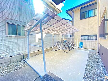 自転車置場の空き状況は担当者までお問い合わせくださいませ。