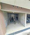 屋根がついた駐...