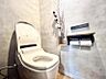 トイレ：清潔感のあるシンプルで使いやすいトイレです。