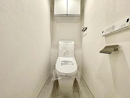 清潔感溢れるトイレ。落ち着いた空間で安らぎのひとときをお過ごしいただけます。
