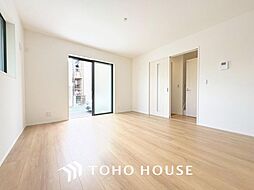 シンプルで洗練されたデザイン　住まう人の色に染まるお家