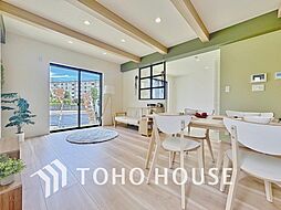 ナチュラルモダンなお家で過ごす快適生活 4LDKのリビング/ダイニング