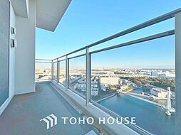 「バルコニー」都市型生活をより快適にコーディネートするかのように、周りの情景とマッチしたバルコニー。住まうご家族の心地よさを最優先したバルコニーでは様々な時間を楽しめます。