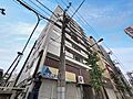 「外観」緑に囲...