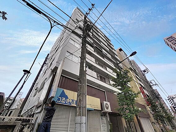 「外観」緑に囲...