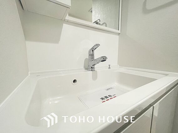 平日の朝であっ...