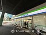 周辺：ファミリーマート　Shapo小岩店まで約100m。