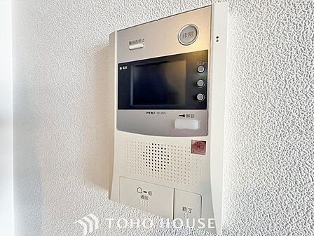 「見える安心」をカタチにしました。誰が来てもわかる様にモニター付きインターホンを設置。快適と安らぎを合わせた優しい設計。