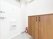 「玄関」家の中でお客様を迎える最初の場所である玄関。豊富な玄関収納で、常に綺麗に保つことが出来ます。