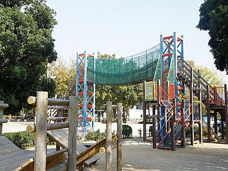 富士公園 徒歩12分。 900m