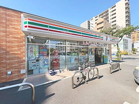 徒歩2分。セブンイレブン 葛飾亀有4丁目店 120m