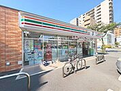 徒歩2分。セブンイレブン 葛飾亀有4丁目店 120m