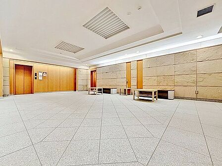 「エントランス」マンションのエントランスなど共有部分は、清掃が行き届いており、キレイな状態です。管理体制がしっかりしているからこそ。