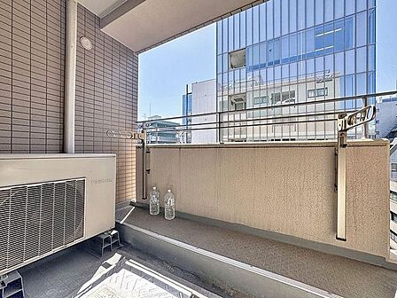 「バルコニー」大きな空に囲まれた気持ちのいい住まい。バルコニーを覗くだけで圧倒的な開放感に包まれます。