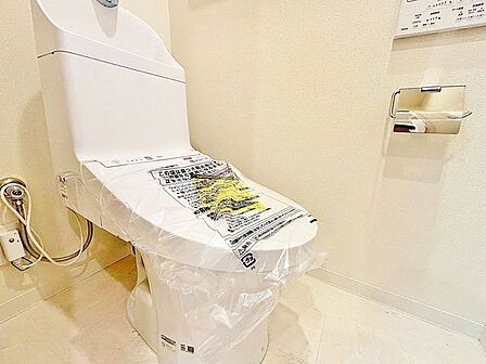 「リフォーム済・トイレ」トイレ関係の設備も一新されています。もちろん温水洗浄機能付き便座です。