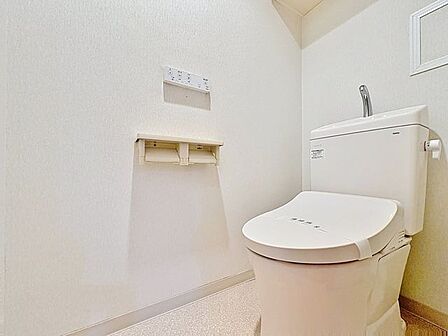 「ウォシュレット機能付き」優れた節水効果や汚れが付きにくい便座など、ほしかった機能が揃ったウォシュレット一体型トイレです。