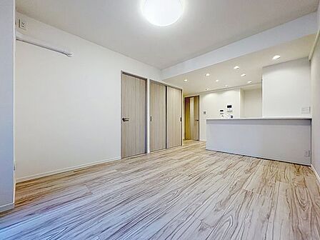 「団欒の場」忙しい朝でも、しっかり家族が揃って食事をして頂けるゆとりある大きさのダイニングスペース。手料理をテーブルで囲む素敵な時間を存分に愉しんで下さい。