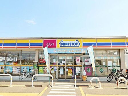 ミニストップ市川東高校前店 760m