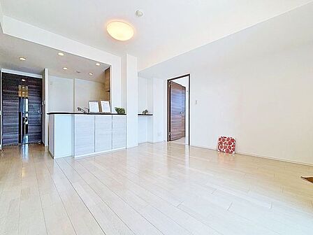「寛ぎの空間・14帖リビング」毎日過ごす場所だからこそ、飽きのこないデザインが大事。本当に欲しい「寛げる空間」を実感して頂けます。