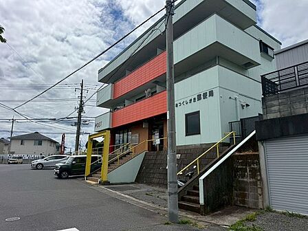 徒歩4分。柏つくしが丘郵便局 260m