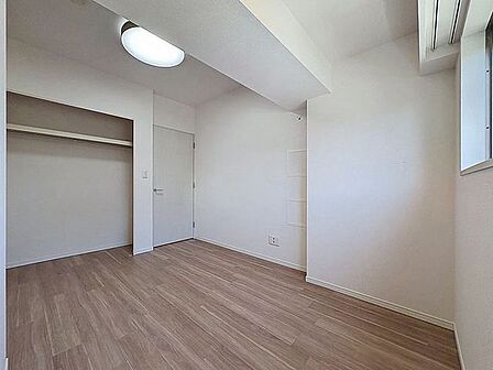 「収納完備」居室には収納スペースを完備し、自由度の高い家具の配置が叶うシンプルな空間です。
