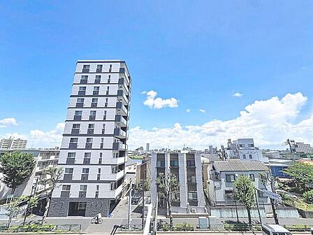 「眺望」心地よい風を感じながら、青空を眺め一息つくことのできる住空間です。