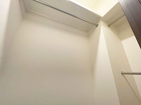 「ウォークインクローゼット」たっぷりと荷物が入るよう、ウォークインクローゼットを完備いたしました。