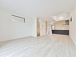 吹抜けで開放的な空間 ゆとりリビング 設備充実新築戸建て