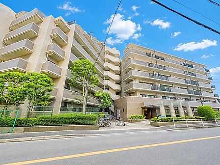 「レックスハイム西船橋 」5階部分東向きの角部屋マンション。おしゃれな雰囲気や自然の潤い、親しみやすさといった個性を、街に新たな価値を齎し続けることでしょう。