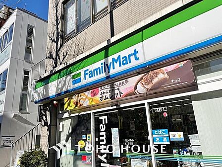 徒歩3分。ファミリーマート入谷二丁目店 240m