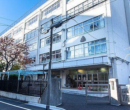 徒歩13分。墨田区立錦糸中学校 1000m