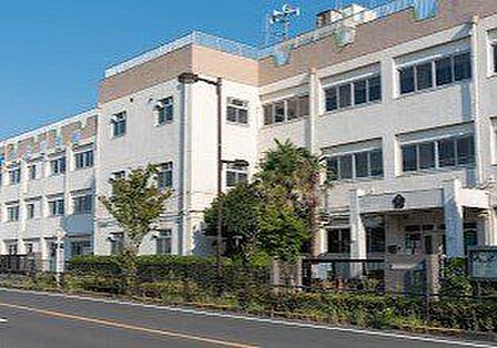葛飾区立奥戸小学校 900m