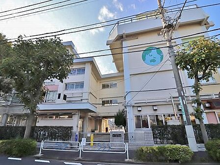 徒歩7分。江戸川区立中小岩小学校 490m