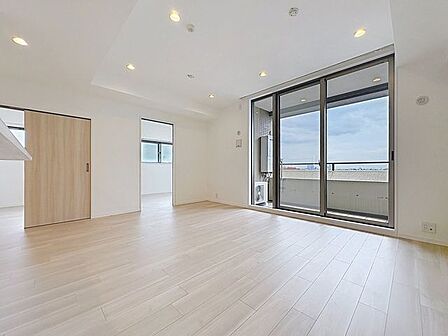 「心地良さ感じる角住戸」舞い込んでくる風が優しく躍り、室内に四季の香りを感じさせる空気を運んでくれます。