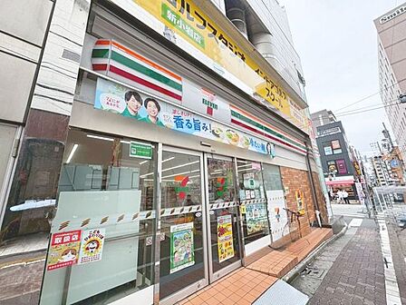 徒歩4分。セブンイレブン新小岩駅東店 290m