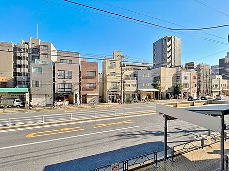 「眺望」穏やかな街並みを一望しながら、爽やかな風と柔らかく降り注ぐ陽光を感じて頂けます。