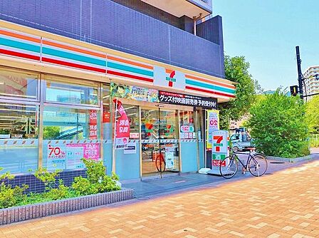 セブンイレブン東雲1丁目店 360m