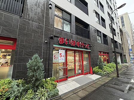 徒歩1分。まいばすけっと蛎殻町1丁目店 80m
